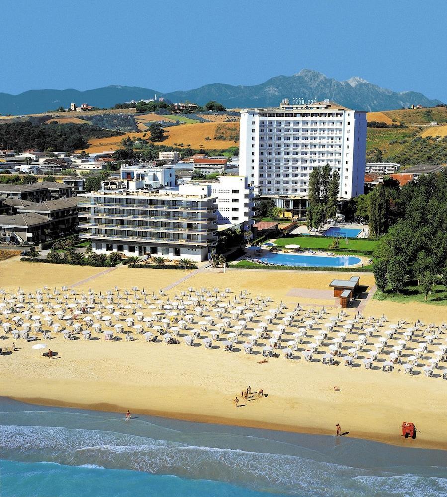 Grand Hotel Berti Silvi Marina Dış mekan fotoğraf